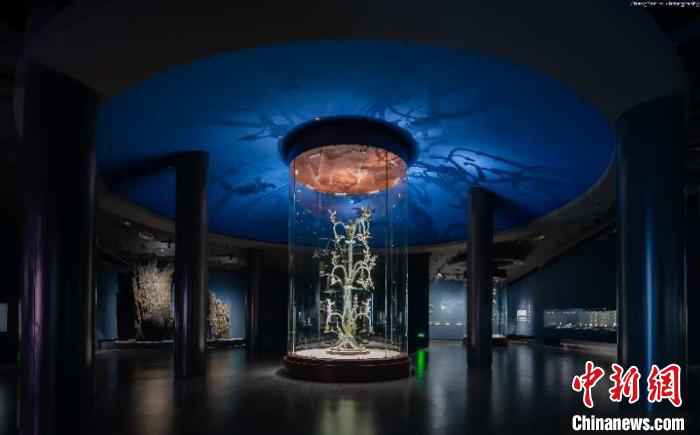 三星堆博物馆展览的大型铜神树。三星堆博物馆供图 三星堆博物馆恢复开放 医务工作者凭证免票