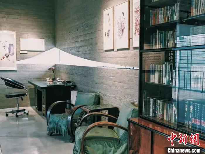 汪曾祺生前在北京的书房实物整体落户纪念馆二楼，成为该纪念馆重要的实物馆藏。　王鹏程 摄