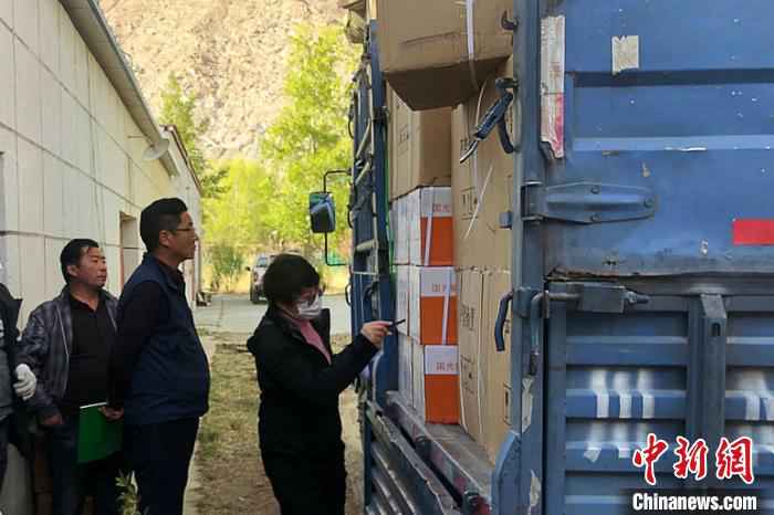 西藏各级林草部门积极储备防控应急物资应对沙漠蝗侵入风险。 西藏林草局 供图