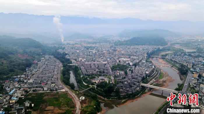 空中俯瞰芦山汉姜古城。　刘忠俊 摄