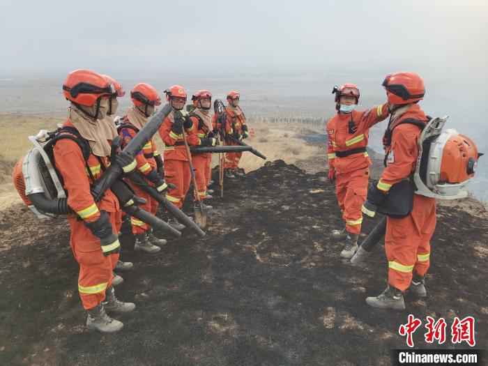 6日8时，火场全线实现“三无””(无火、无烟、无气)。内蒙古森林消防总队供图