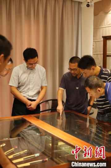 “常州新力·匠心传承——走进常州非遗”品牌活动走进留青竹刻 徐悦 摄