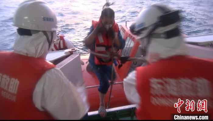 14名遇险船员全部转危为安。　东海救助局供图 摄