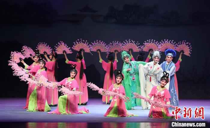 婺剧《雷峰塔》剧照。浙江昆剧团供图