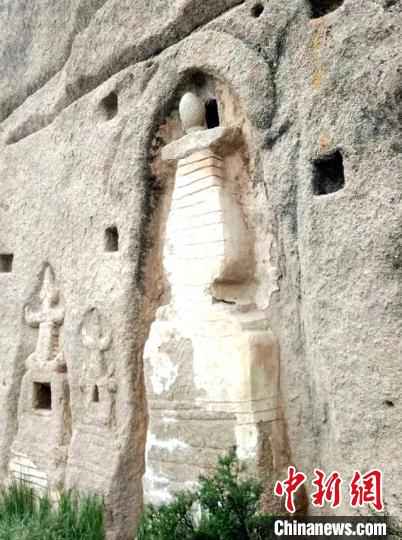 图为发现的古代佛龛塔石刻塔群遗迹。永昌县委宣传部供图