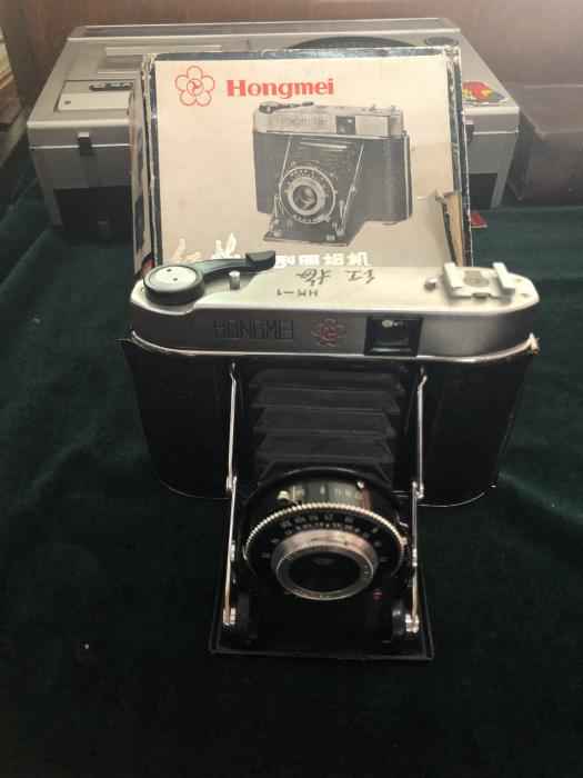 名称：红梅HM-1型照相机。年代：二十世纪七八十年代。展览主办方供图