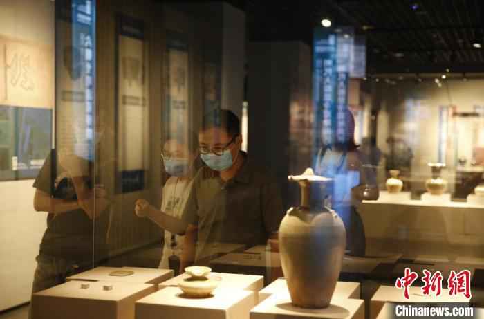 作为六朝古都，南京出土的文物年代跨度反映了所在区域的历史演变。　展览方供图 摄