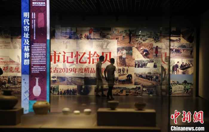 端午小长假期间，南京六朝博物馆内的“城市记忆拾贝——南京考古2019年度精品文物展”，通过线上线下进行了“双展”。　展览方供图 摄