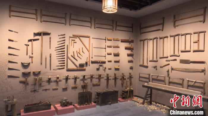 黄山工匠博物馆里收藏的历代雕刻艺人们使用的工具。　刘鸿鹤 摄