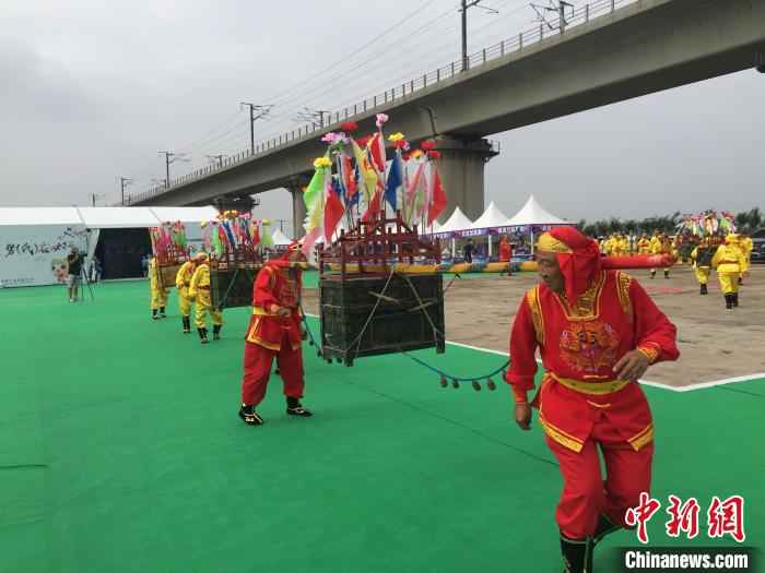 传统文化吸引游客关注 李茜 摄