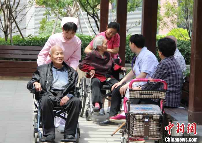 江苏将着力推进养老护理员、养老机构负责人和专兼职老年社会工作者培训工作。　江苏省民政厅供图 摄