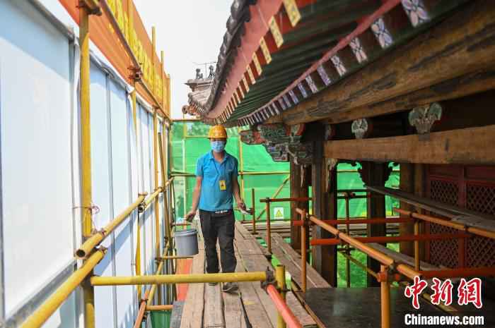 沈阳故宫古建筑油饰彩画保护修复二期工程正在进行。　于海洋 摄