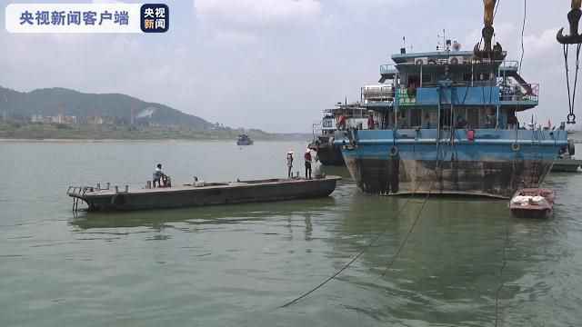 广西梧州西江沉船事故：失事货船已被成功打捞拖离