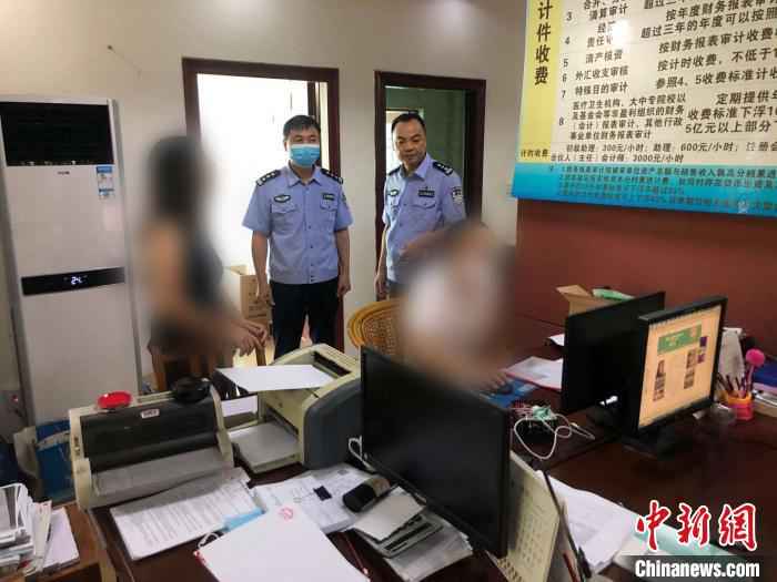 查获现场。　源城警方供图 摄