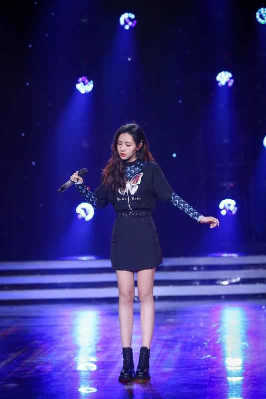 刘美麟登《全球中文音乐榜上榜》舞台 新歌《醒来》再度打榜