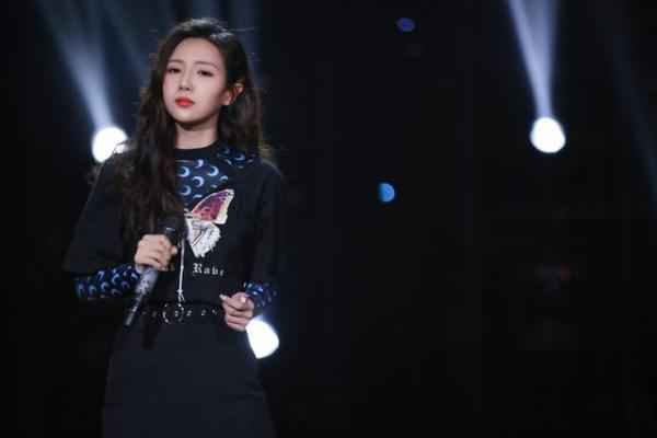 刘美麟登《全球中文音乐榜上榜》舞台 新歌《醒来》再度打榜