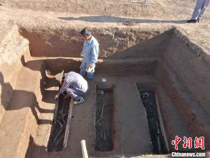 图为考古人员在工作中。天津市文化遗产保护中心供图