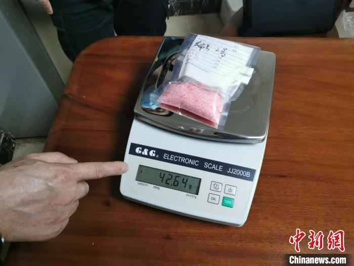 长兴警方在俞某家搜出40余克毒品。长兴公安提供