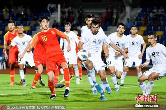 资料图：中国国奥队0：2不敌乌兹别克斯坦队，两连败后小组排名垫底，提前无缘东京奥运会。图片来源：Osports全体育图片社