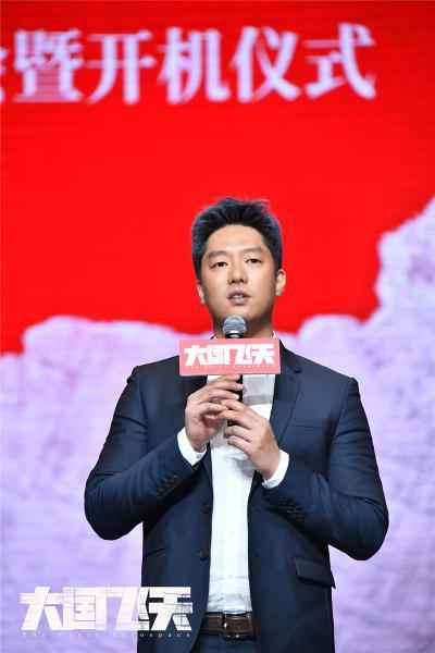杨长风杨利伟出席《大国飞天》现场 凌潇肃耿乐画火箭