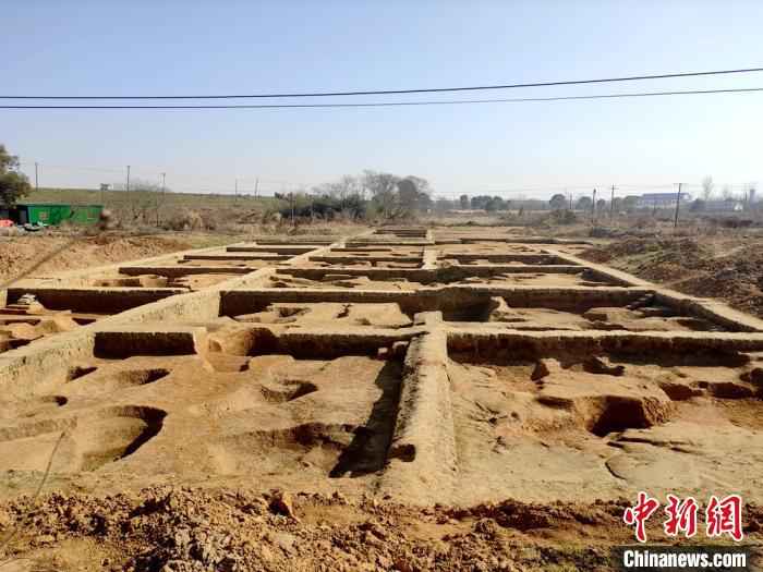 罗子国城遗址小洲罗地点考古发掘项目现场。　邓霞 摄
