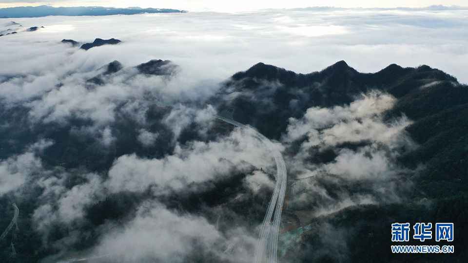 沿着高速看中国丨一个武陵山区贫困县的变化