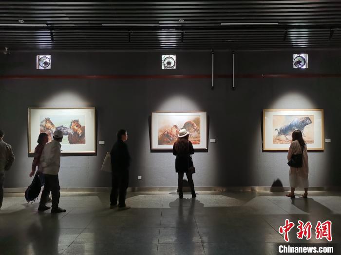 图为展览现场。　胡远航 摄