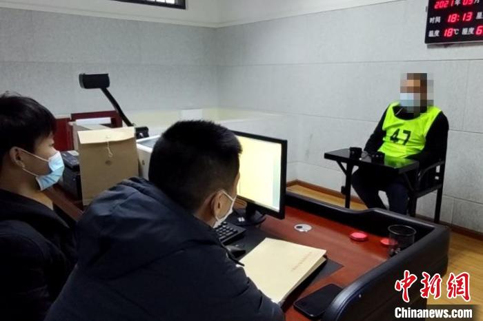 警方表示，有2名主要嫌疑人已被批准逮捕。上海浦东警方供图 上海浦东警方供图 摄