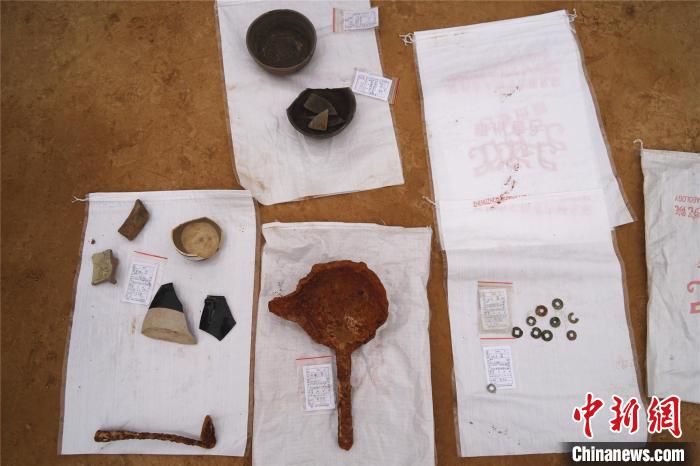 图为此次考古发掘出土的部分文物 韩章云 摄