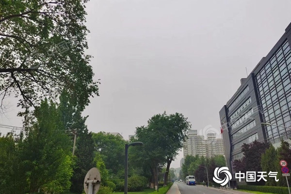 今天早晨，北京海淀区天空阴沉。