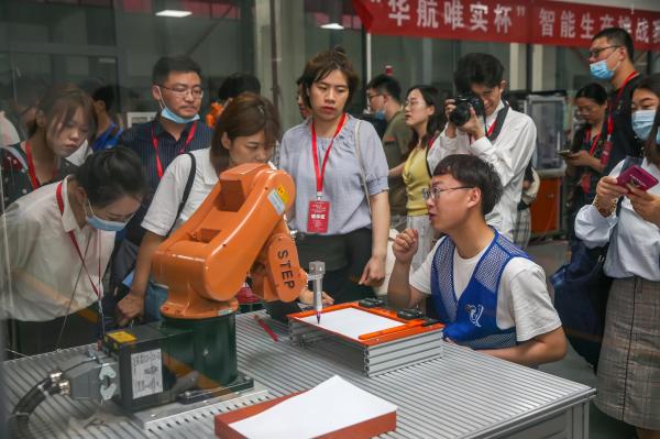 武汉船舶职业技术学院：校企融合共发展 智慧机电育人才