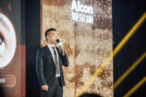 爱尔康金装水梯度小棕盒日抛隐形眼镜夺目上市