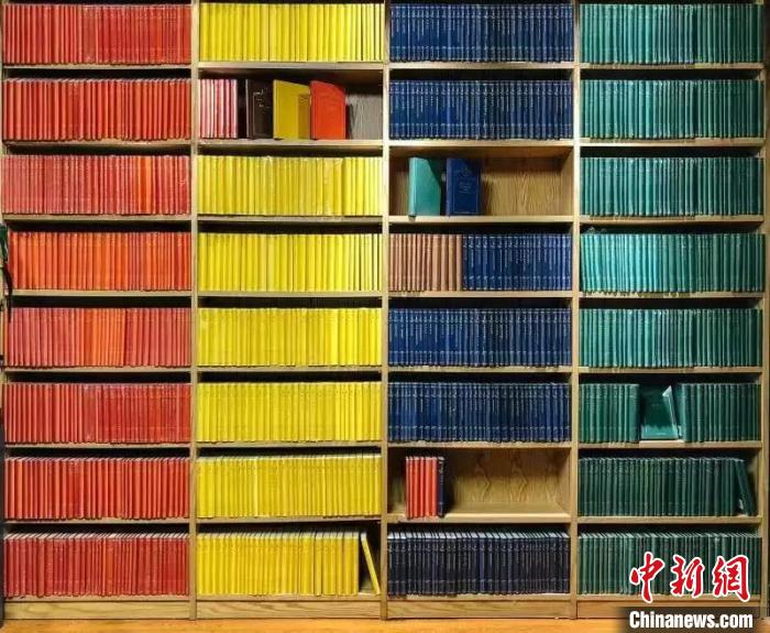 有着“彩虹墙”美誉的《汉译世界学术名著丛书》 商务印书馆供图