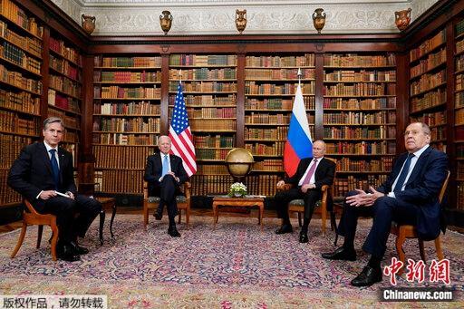 当地时间16日，俄罗斯总统普京和美国总统拜登在位于瑞士日内瓦的拉格兰奇别墅举行会谈，参加会谈的还有俄外长拉夫罗夫与美国务卿布林肯。