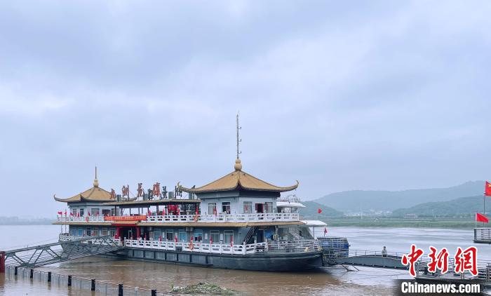 为确保汛期游客安全，湘江游轮·橘洲之星所有航班从5月20日起暂停营运。　橘子洲景区供图