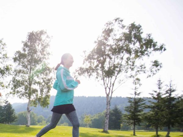 喝一口清甜牛奶，打开北海道的夏日避暑指南