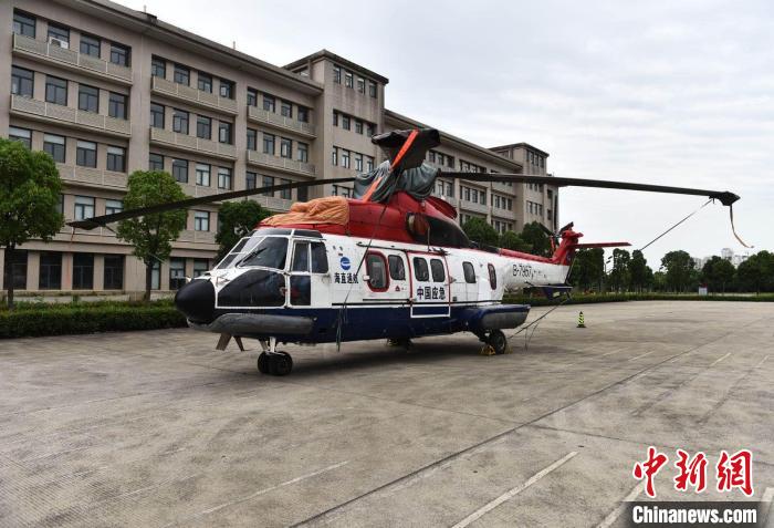 图为AS332L型B—7957直升机 湖北省应急管理厅供图