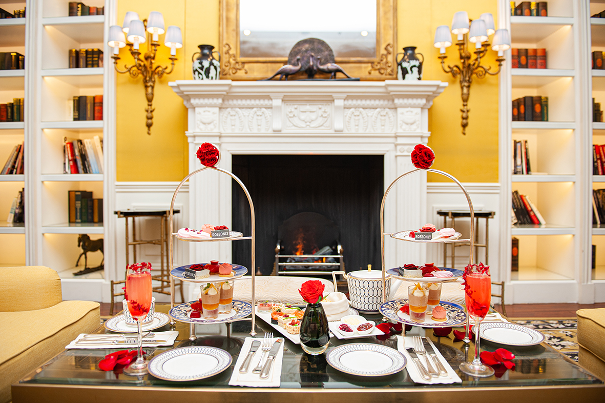 天津丽思卡尔顿酒店携手ROSEONLY 推出浪漫唯美的“玫瑰人生”下午茶及