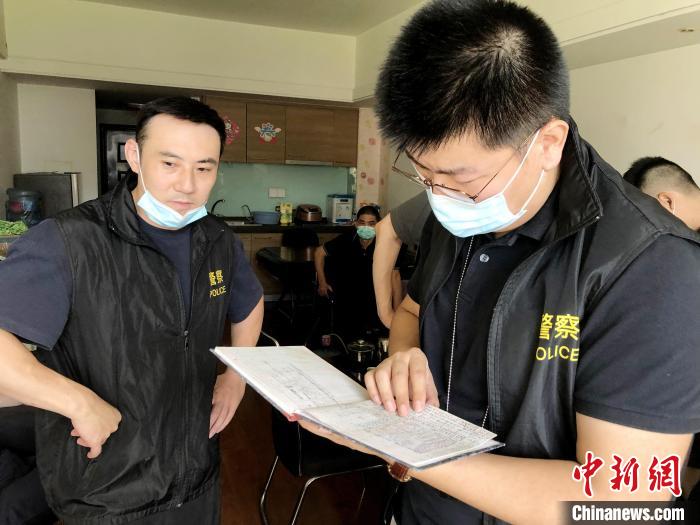上海市公安局经侦总队侦破沪市首例个人履约、信用保证险系列保险诈骗案。　上海警方供图