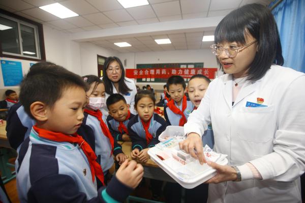 “血液病医院药学科普讲座”走进鞍山道小学