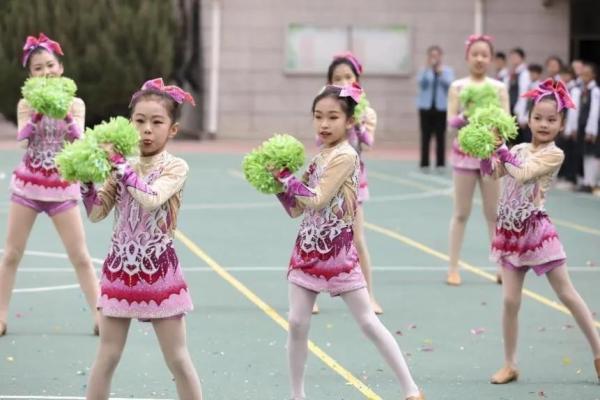 逸阳梅江湾学校举行＂心理健康教育月＂启动仪式