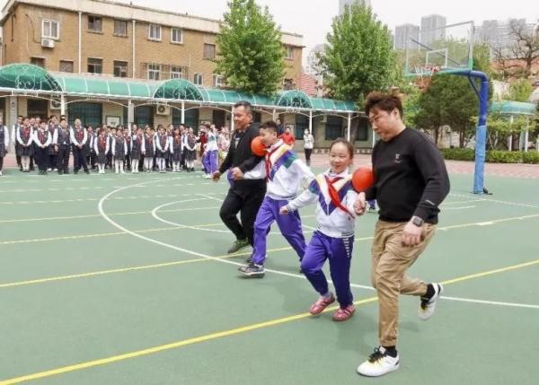 逸阳梅江湾学校举行＂心理健康教育月＂启动仪式