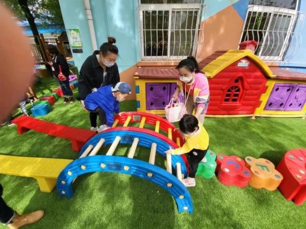 红桥区第十八幼儿园开展亲子游园会活动