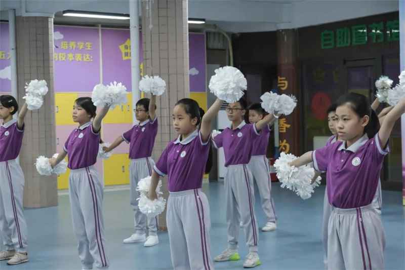 肇庆阳光体育进校园，学生体验动感活力啦啦操