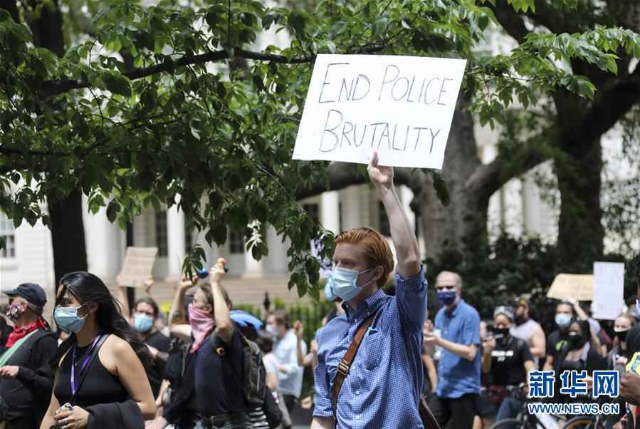 综述：美国多地继续抗议警察暴力执法 弗洛伊德葬礼安排敲定