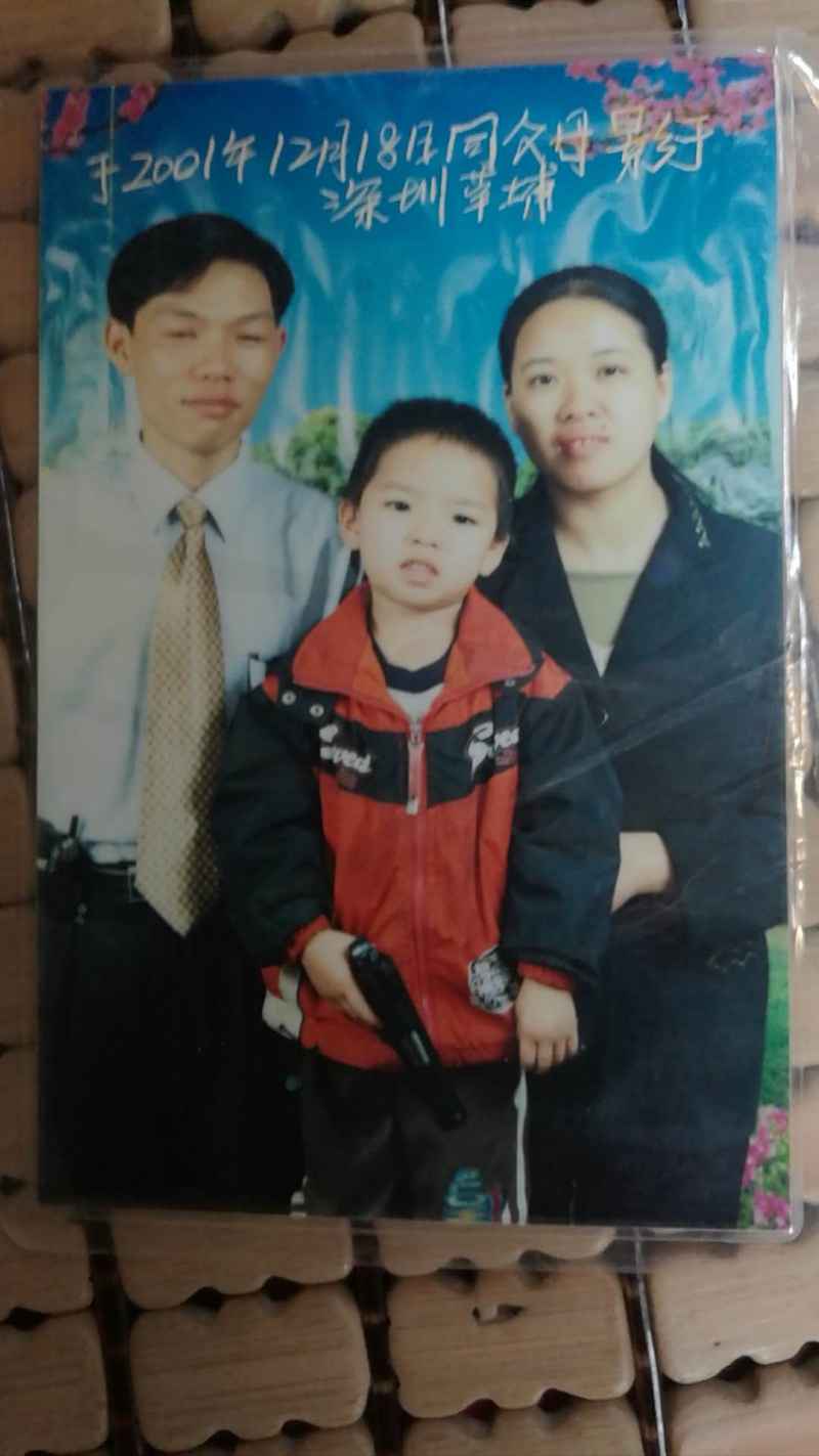 儿子在深圳走失夫妻原地开“寻子店”等他18年，称将一直找下去