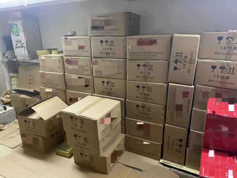 城中村餐厅仓库查获636盒假冒品牌月饼 警方刑拘两嫌疑人