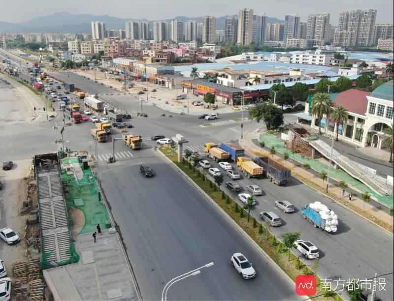 广州一路口天桥停工，道路混乱斑马线奇葩！项目方：马上施工