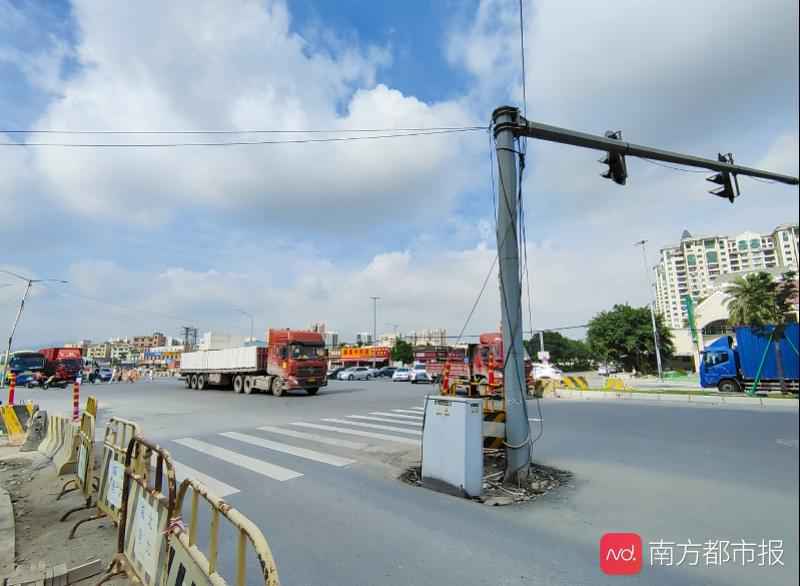 广州一路口天桥停工，道路混乱斑马线奇葩！项目方：马上施工