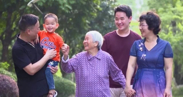 女性“更坚韧”！广州好警嫂10多年照顾家中4个患癌老人